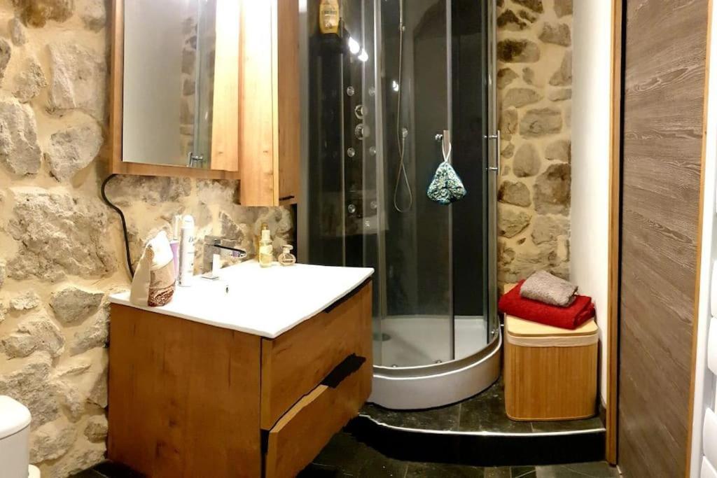 Apartamento L'Huile Et L'Eau Antraigues Exterior foto